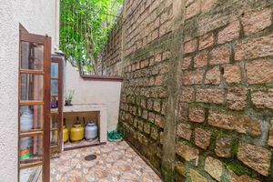 Image 32 - 896924