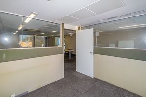 Image 15 - 896927