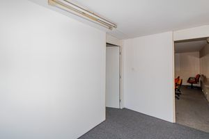 Image 33 - 896927
