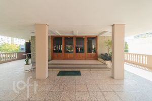 Image 18 - 896928