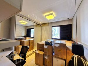Image 11 - 896930