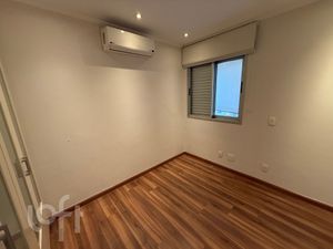 Image 6 - 896931