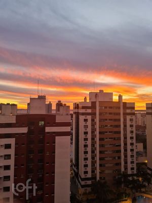 Image 28 - 896942