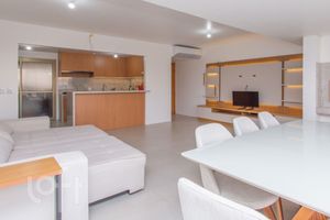 Image 3 - 896942