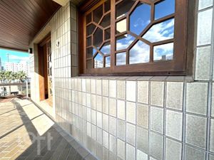 Image 19 - 896945