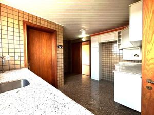 Image 4 - 896945