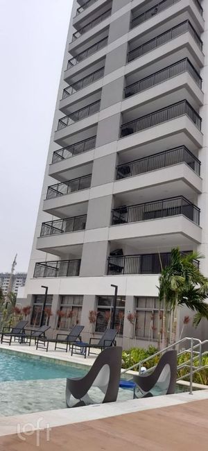 Image 32 - 896947