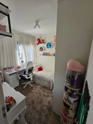 Image 8 - 896948