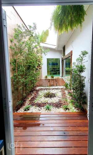 Image 30 - 896952