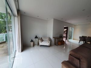 Image 4 - 896952