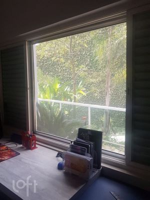 Image 19 - 896952