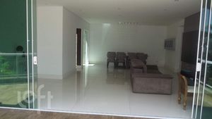 Image 3 - 896952