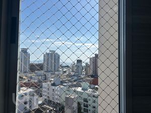Image 10 - 896976