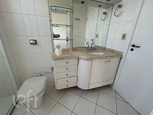 Image 11 - 896976