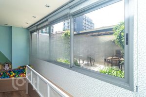Image 32 - 896978