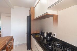 Image 8 - 896978