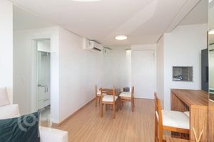 Image 1 - 896978