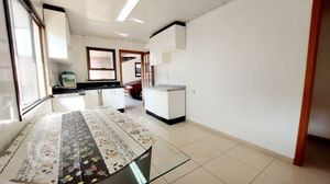 Image 3 - 896980