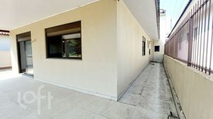 Image 13 - 896980