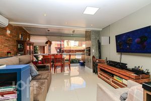 Image 17 - 896981