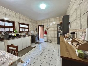 Image 16 - 896983