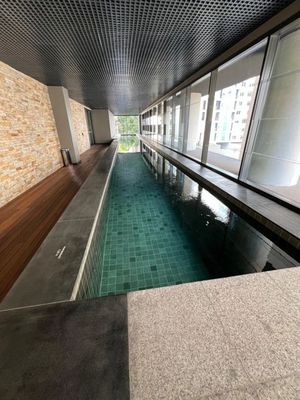 Image 17 - 896985