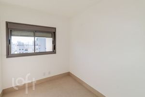 Image 11 - 896992