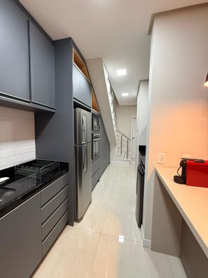 Image 3 - 896993