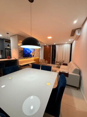 Image 11 - 896993