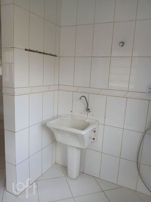 Image 10 - 896995