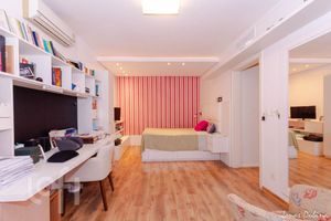 Image 32 - 896997