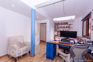 Image 37 - 896997