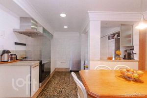 Image 8 - 896997