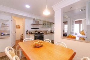 Image 11 - 896997