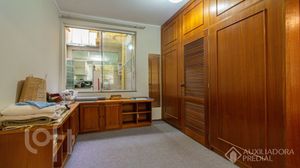 Image 23 - 896998