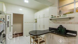 Image 17 - 896998