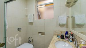 Image 30 - 896998