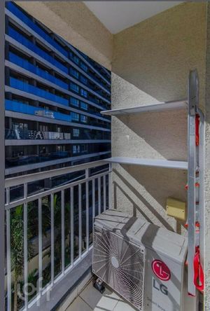 Image 3 - 896999
