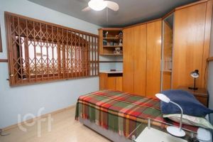 Image 11 - 897001