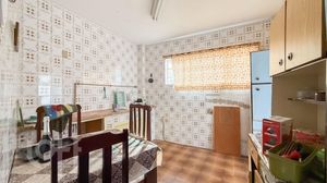 Image 4 - 897016