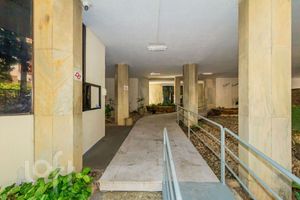Image 39 - 897025
