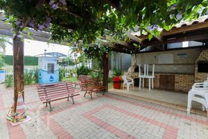 Image 17 - 897229