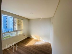 Image 10 - 897255