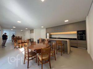 Image 32 - 897303