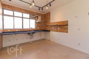 Image 4 - 897307