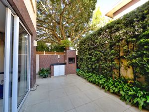 Image 4 - 897325