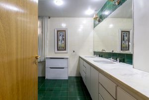 Image 19 - 897326
