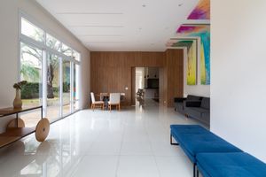 Image 28 - 897327