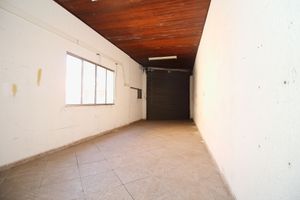 Image 18 - 897331