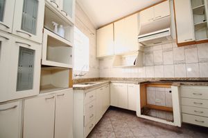 Image 12 - 897331
